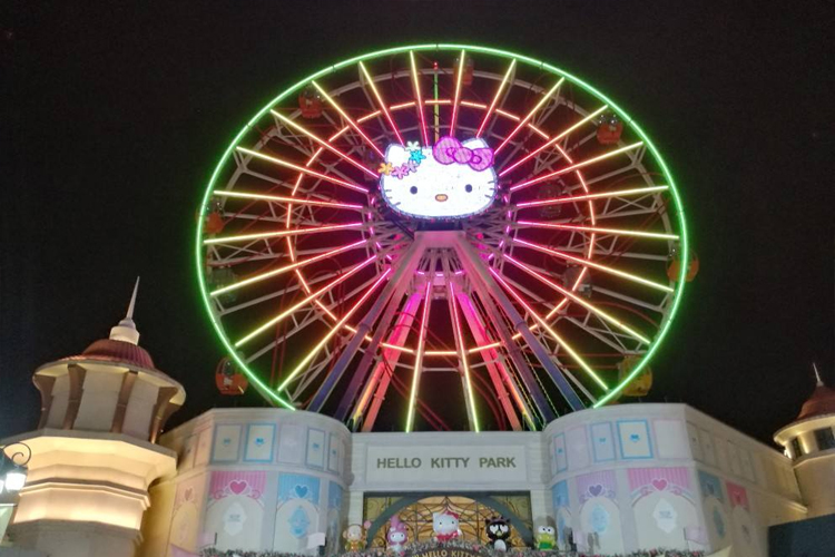 Hello Kitty樂園夜公園燈光音樂噴泉