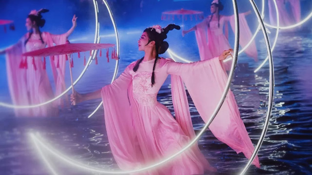 海上實景秀《浪淘沙·北戴河》震撼公演，舞臺燈光演繹唯美劇情
