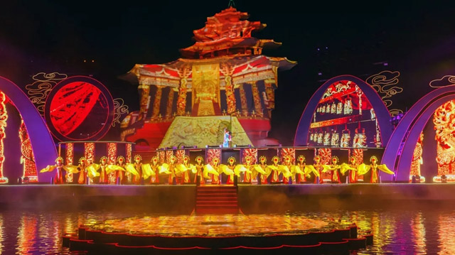 海上實景秀《浪淘沙·北戴河》震撼公演，舞臺燈光演繹唯美劇情