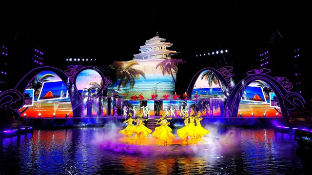 海上實景秀《浪淘沙·北戴河》震撼公演，舞臺燈光演繹唯美劇情