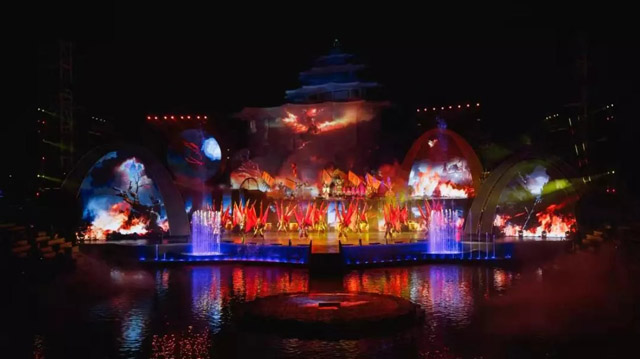 海上實景秀《浪淘沙·北戴河》震撼公演，舞臺燈光演繹唯美劇情